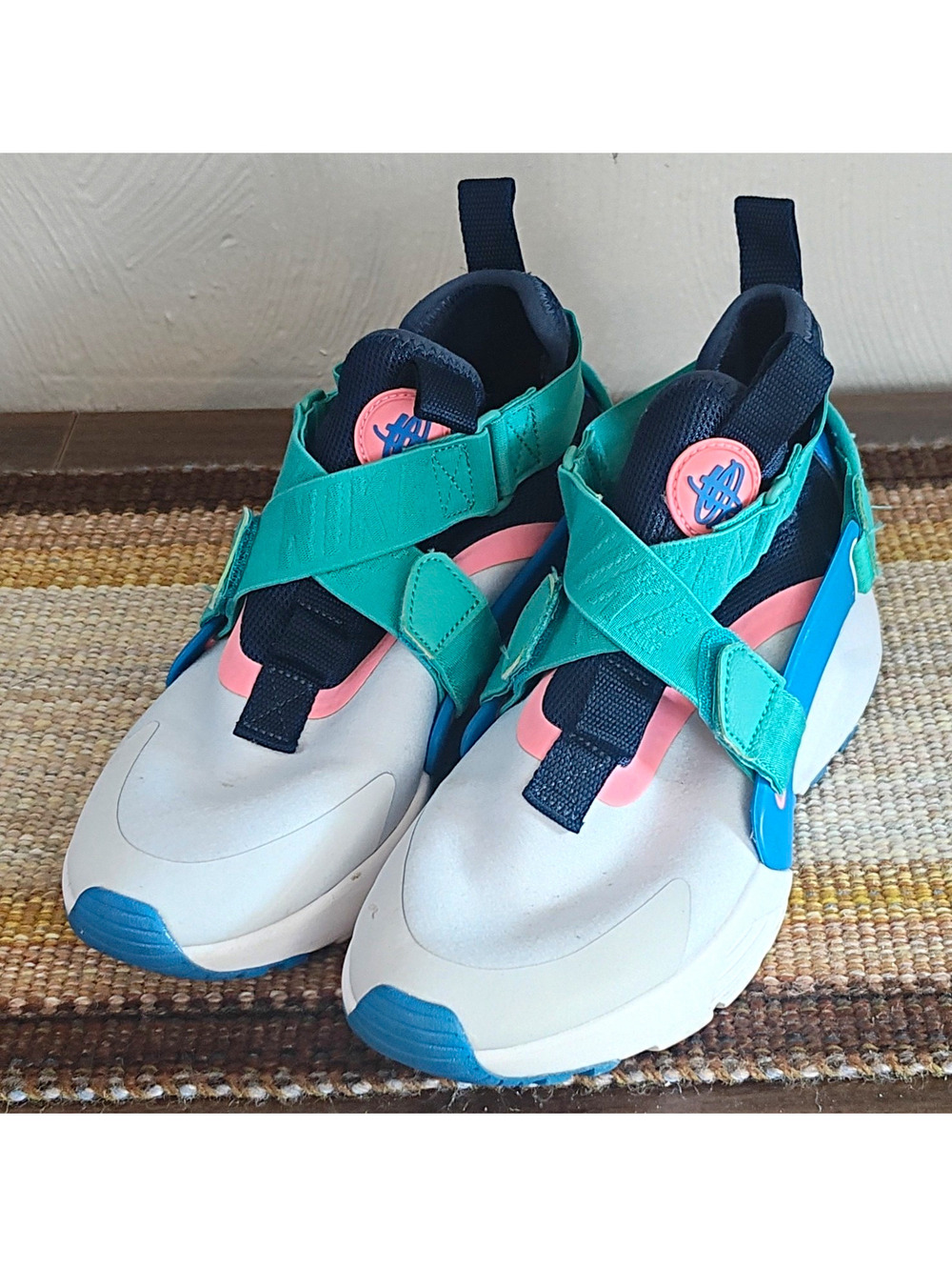 Nike Unisex Kids US 5 White/Teal/Blue/Pink Low Top Hook & Loop Sneaker